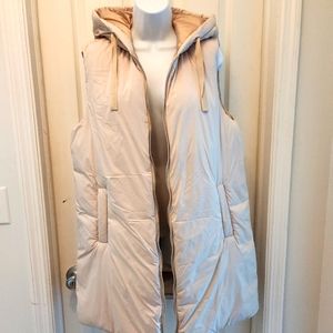 Brand new with tags Bernardo puffer vest. Size M. Beige color.